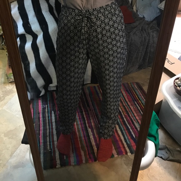 Comfy, patterned pants - Picture 3 of 5
